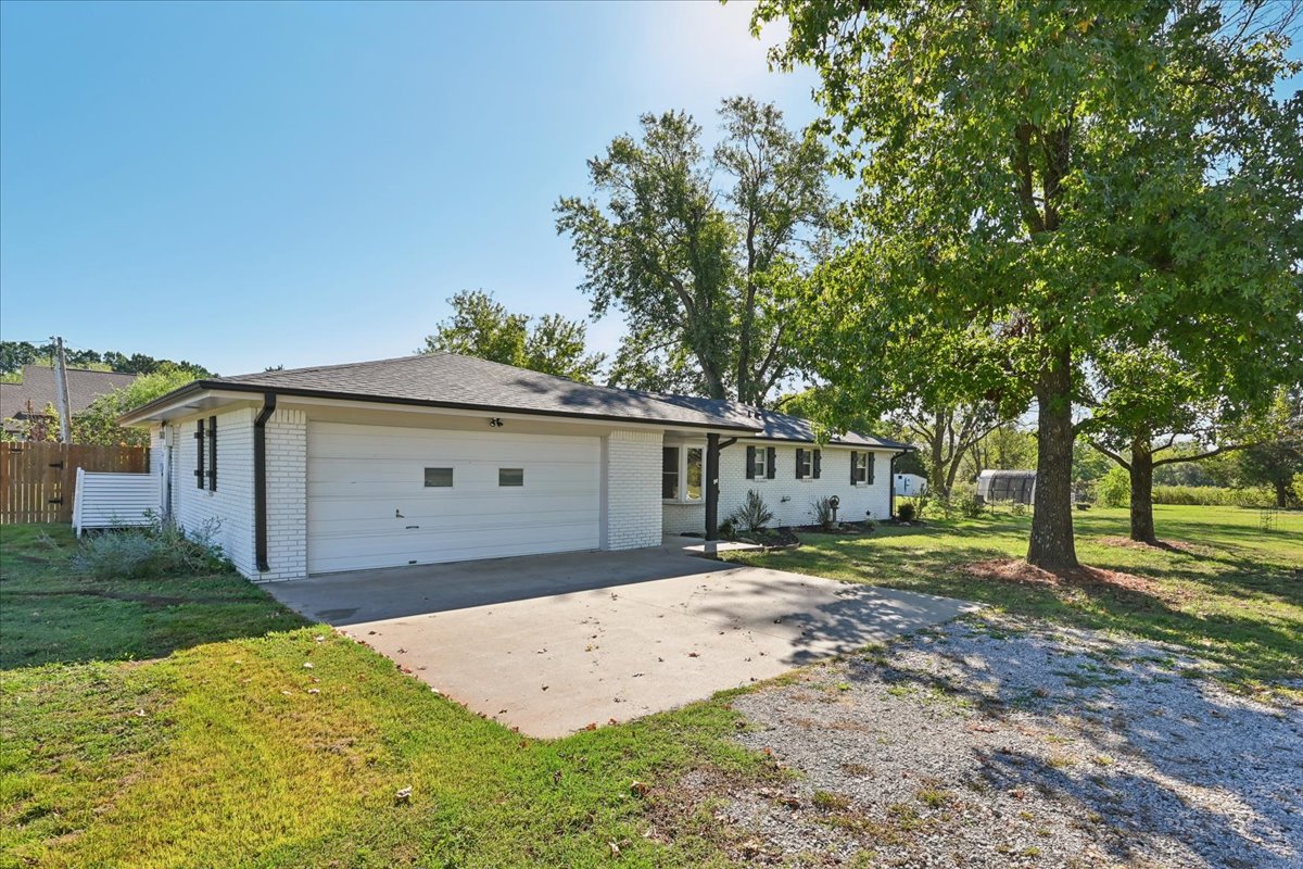 19676 E Highland Road Property Photo 4