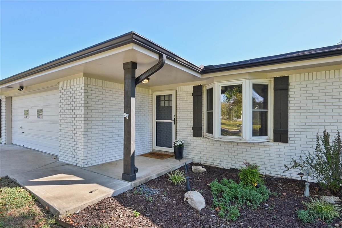 19676 E Highland Road Property Photo 5