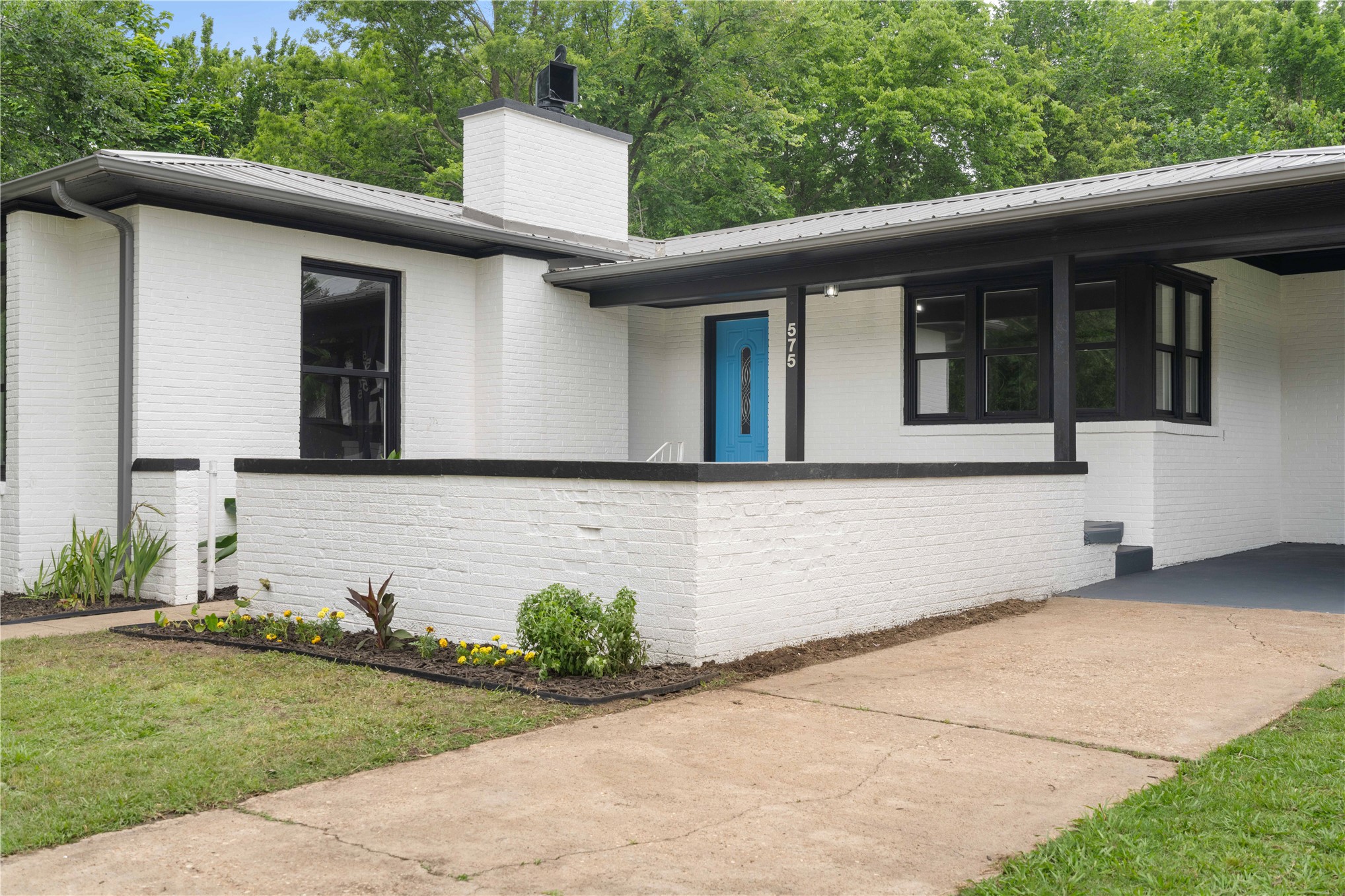 575 N 7th Street Property Photo 1