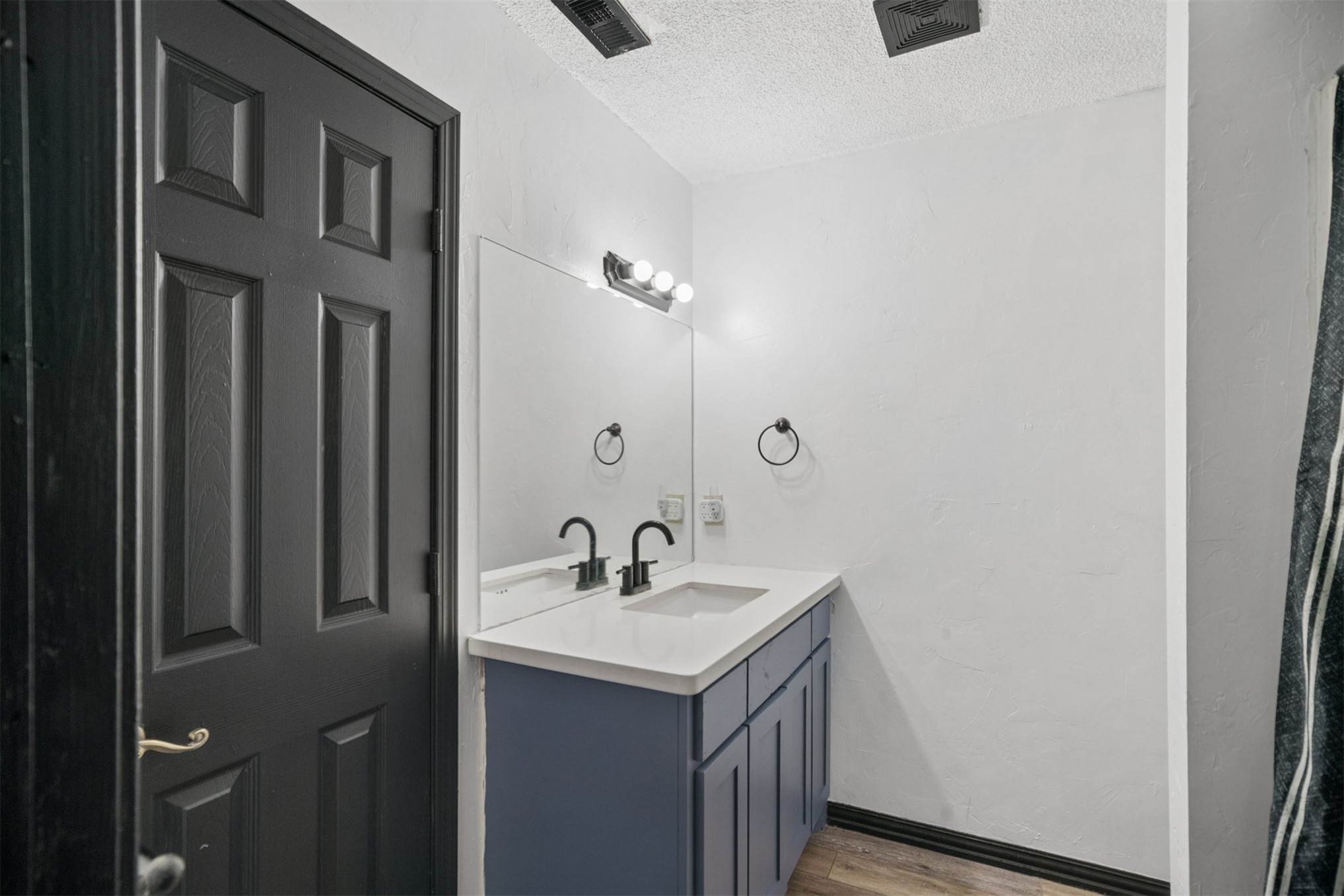 4826 S Linwood Drive Property Photo 9