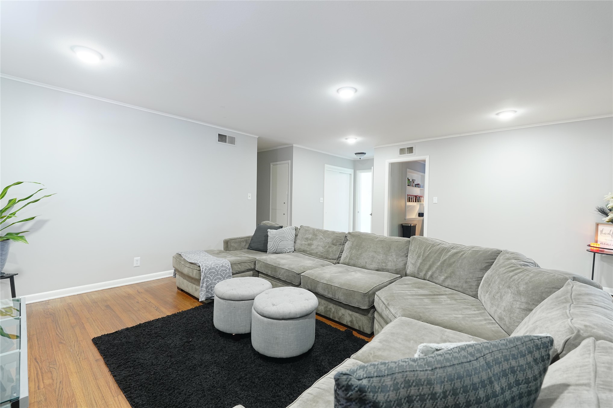 2407 S Norwood Avenue Property Photo 7