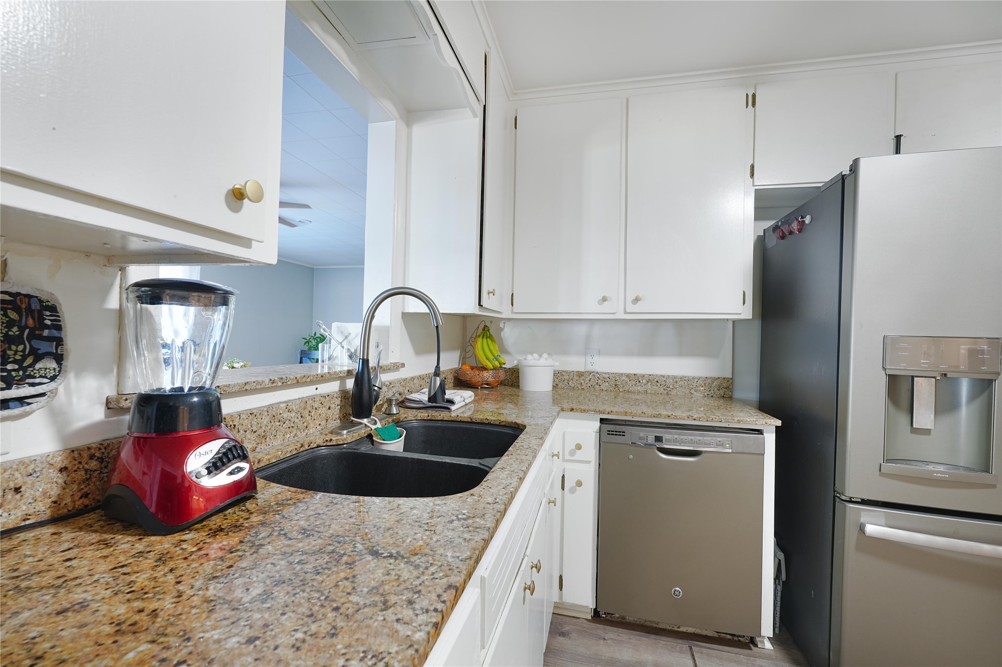 2407 S Norwood Avenue Property Photo 9