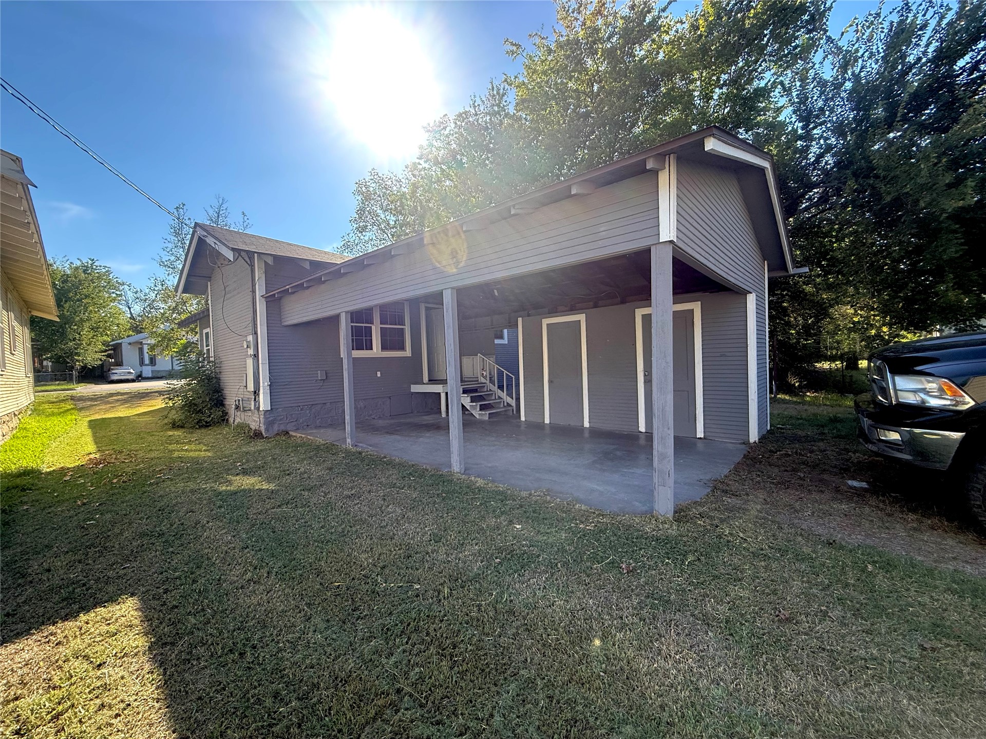 525 E Seminole Avenue Property Photo 3