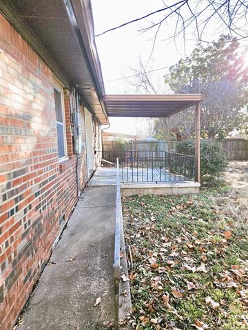 5914 E 24th Place Property Photo 2