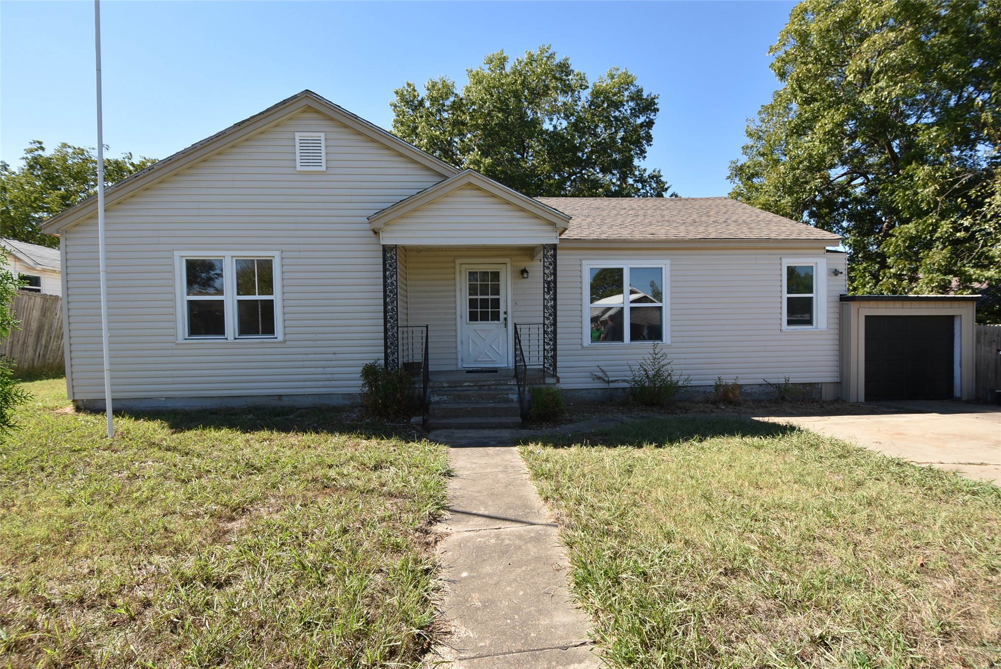 1323 Roosevelt Street Property Photo 1