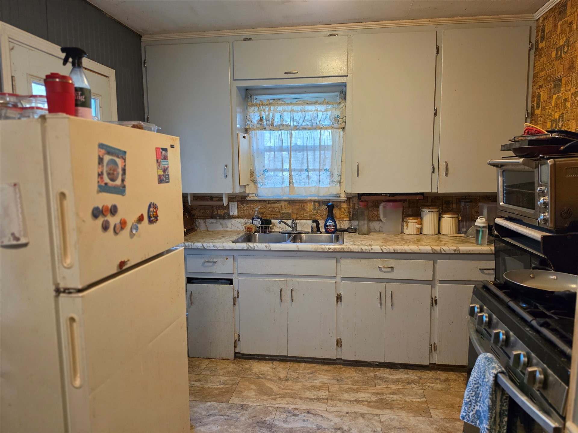 1810 W Spring Street Property Photo 8