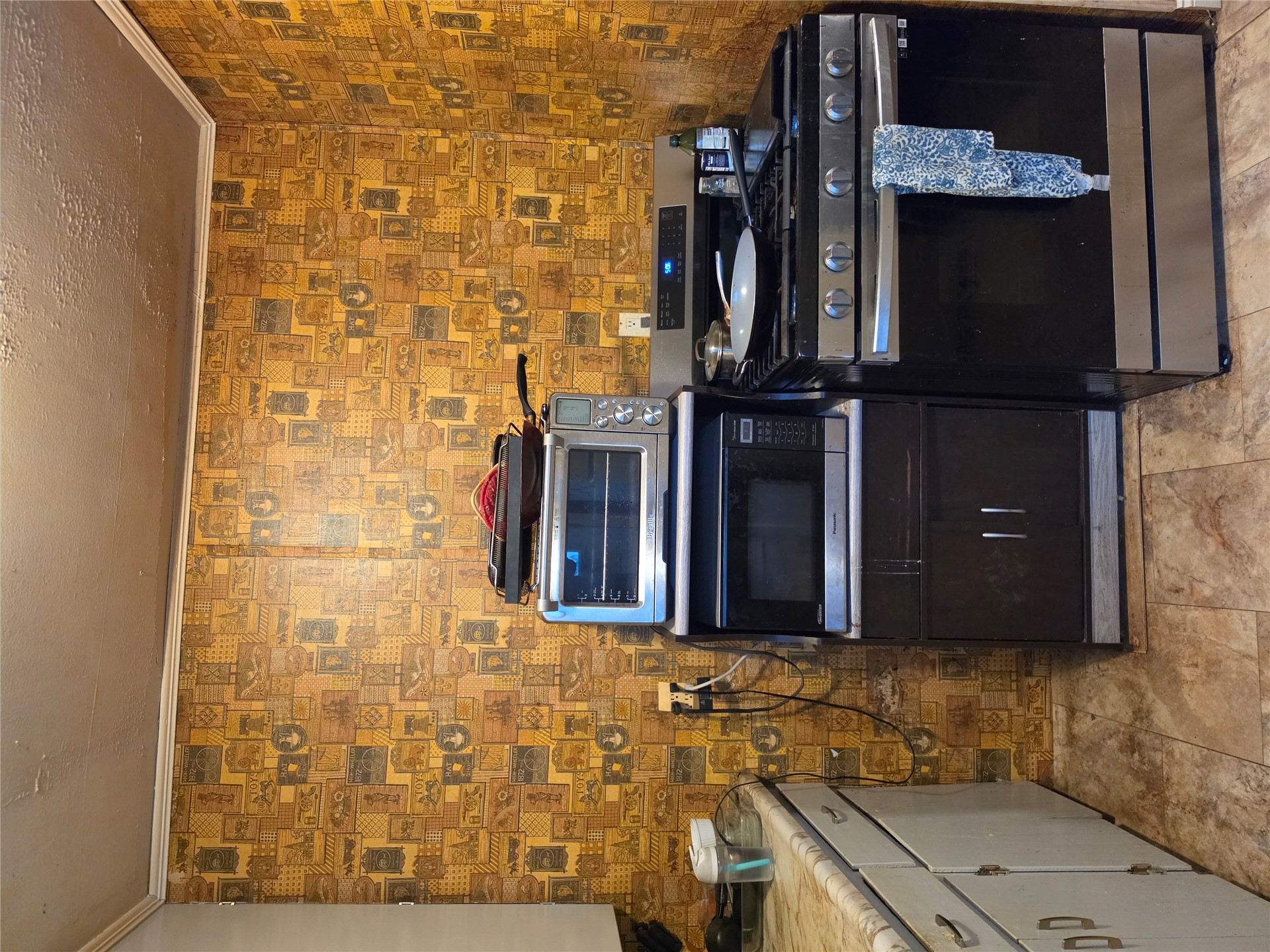 1810 W Spring Street Property Photo 9