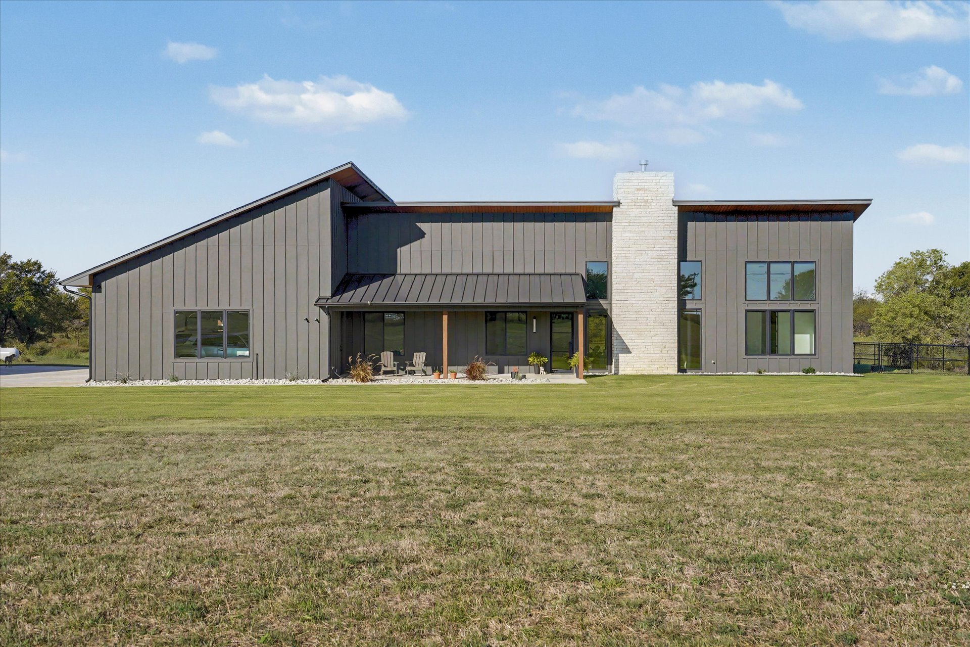 2111 N 190 Road Property Photo 1