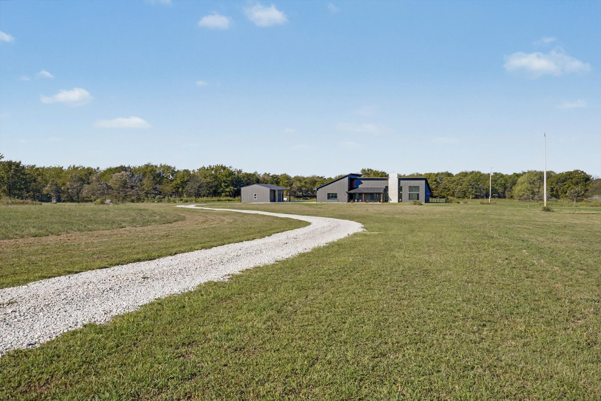 2111 N 190 Road Property Photo 2