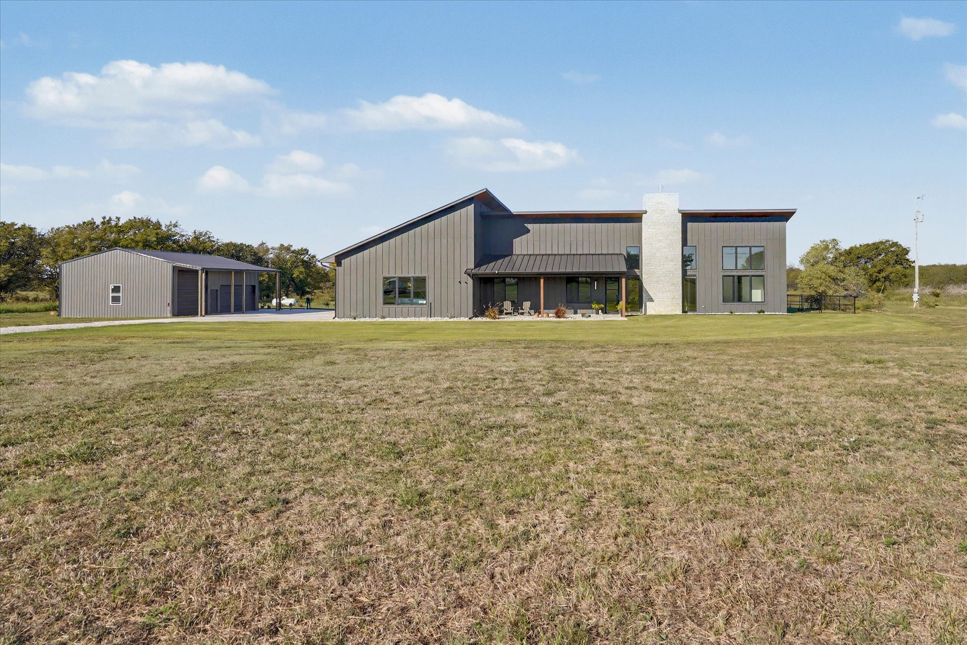 2111 N 190 Road Property Photo 3
