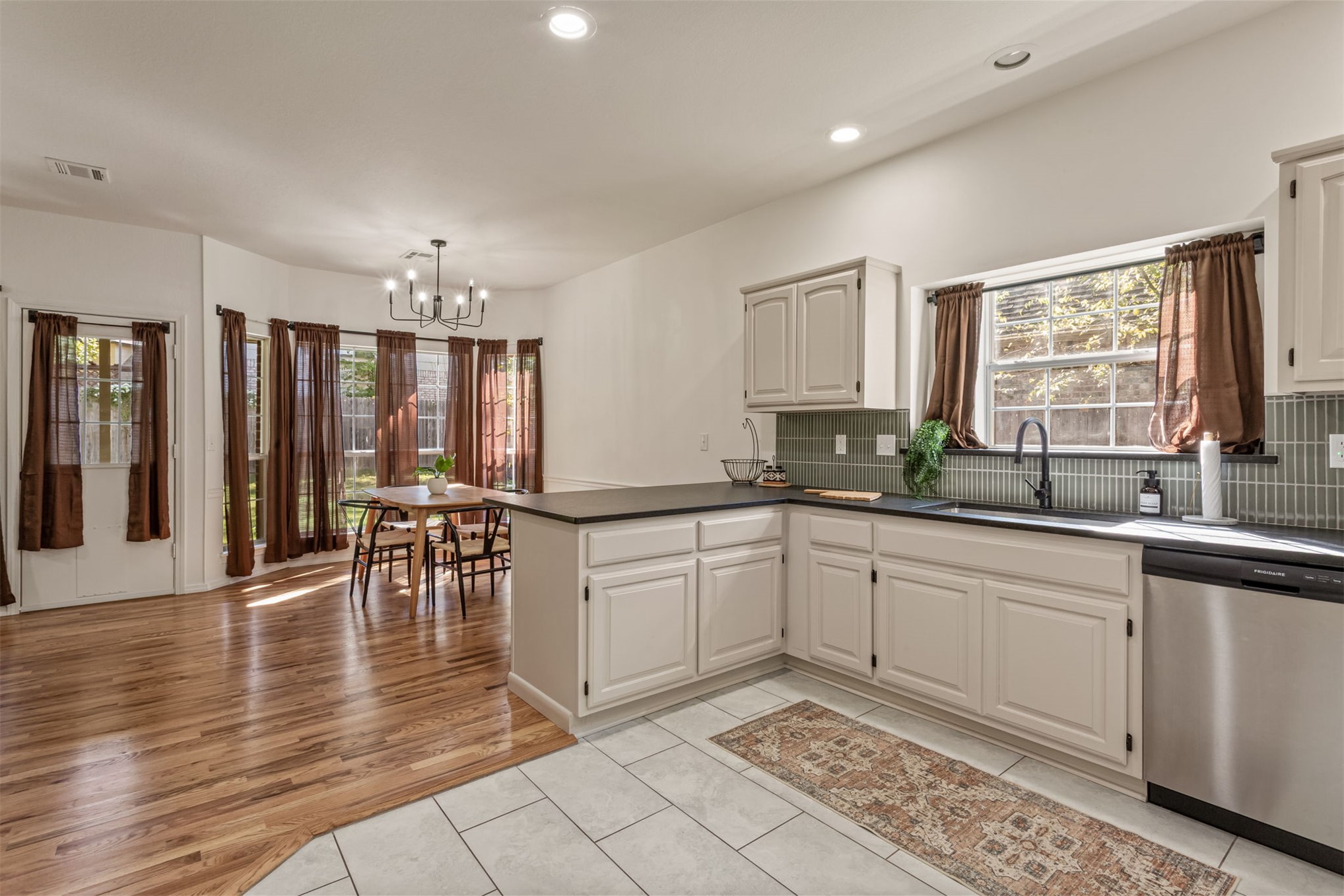 405 N Aster Avenue Property Photo 25