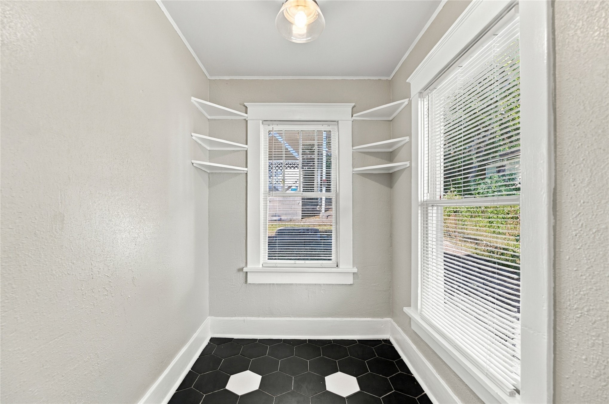 212 N Rosedale Avenue Property Photo 10