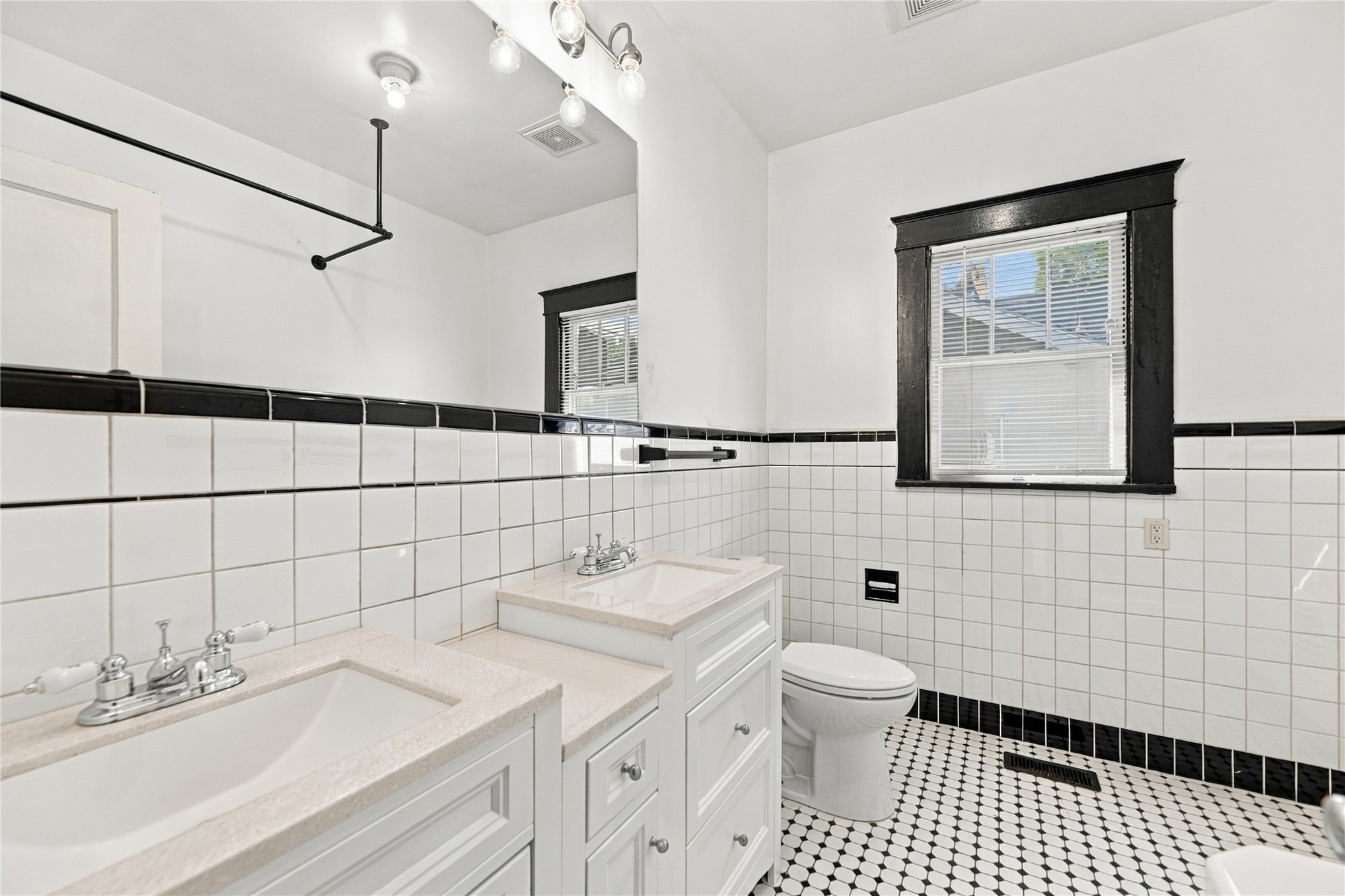 212 N Rosedale Avenue Property Photo 17