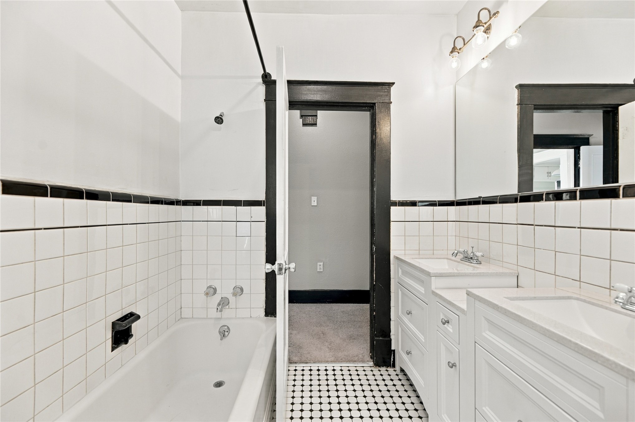 212 N Rosedale Avenue Property Photo 18