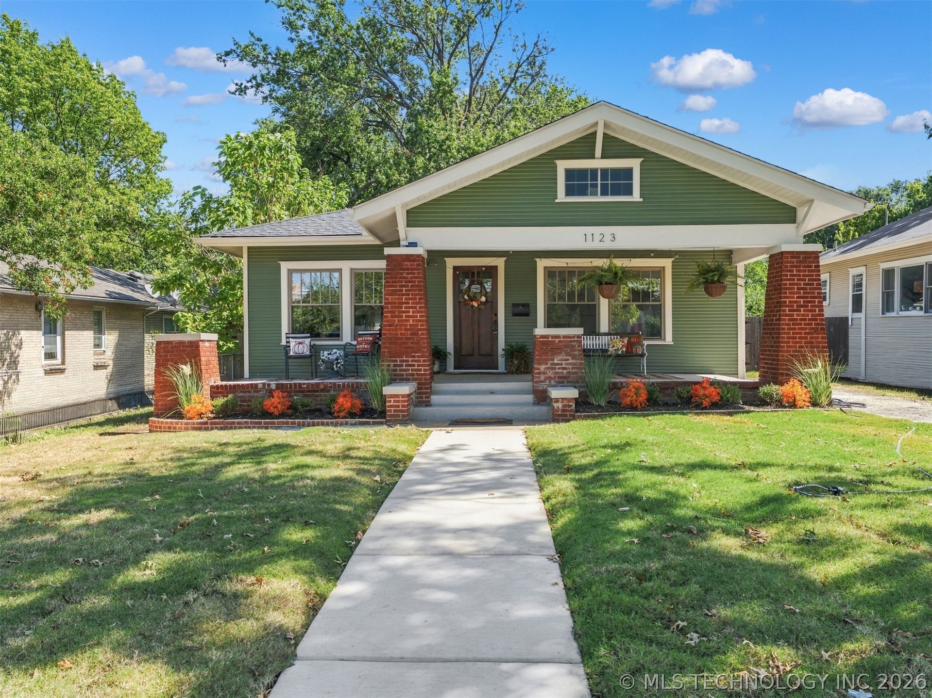 1123 S Newport Avenue Property Photo 1