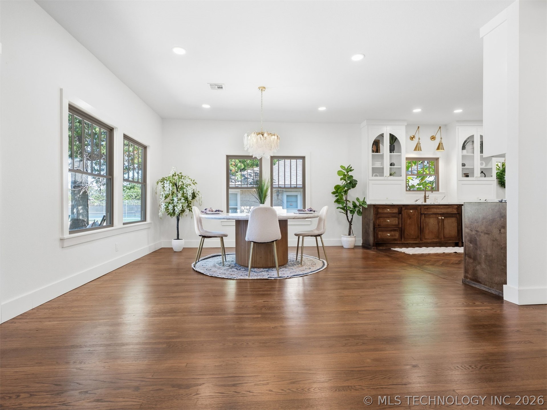 1123 S Newport Avenue Property Photo 7