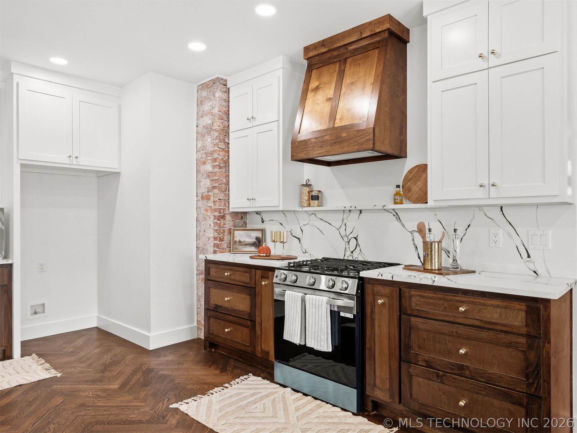 1123 S Newport Avenue Property Photo 11