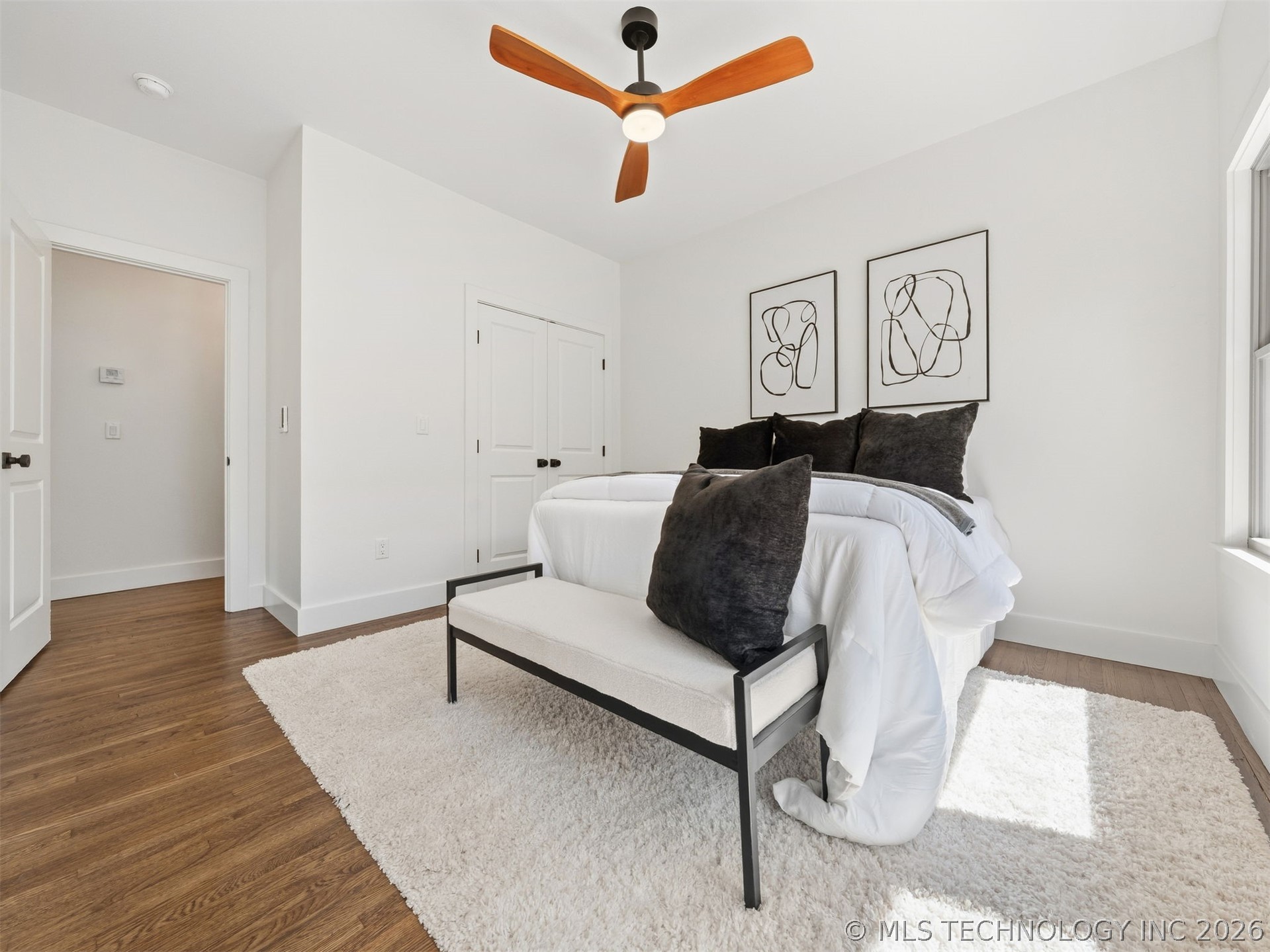 1123 S Newport Avenue Property Photo 18