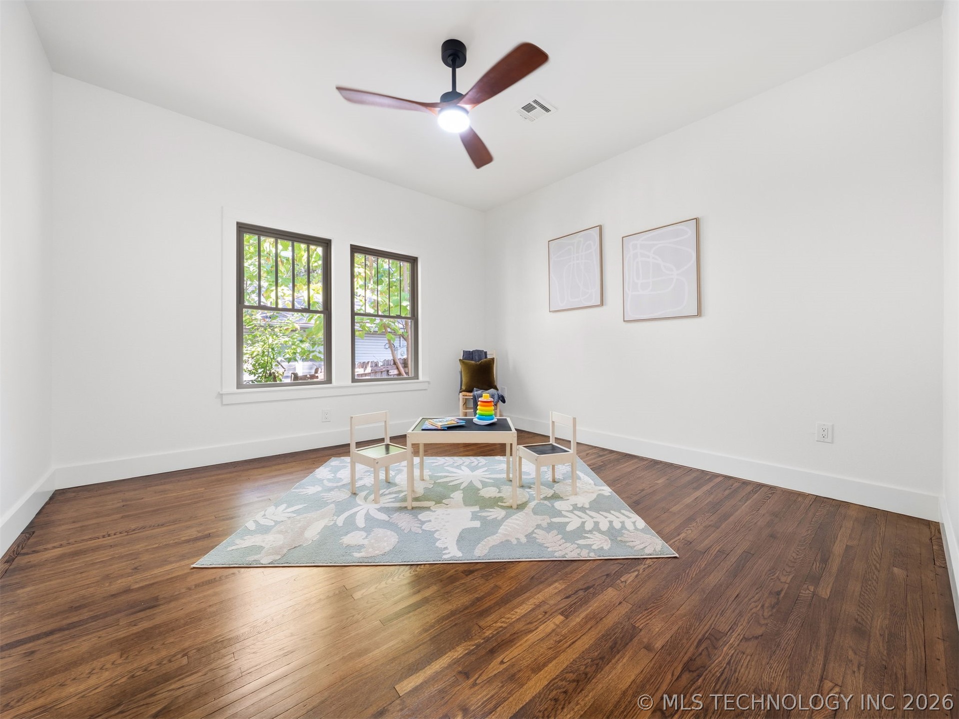 1123 S Newport Avenue Property Photo 22