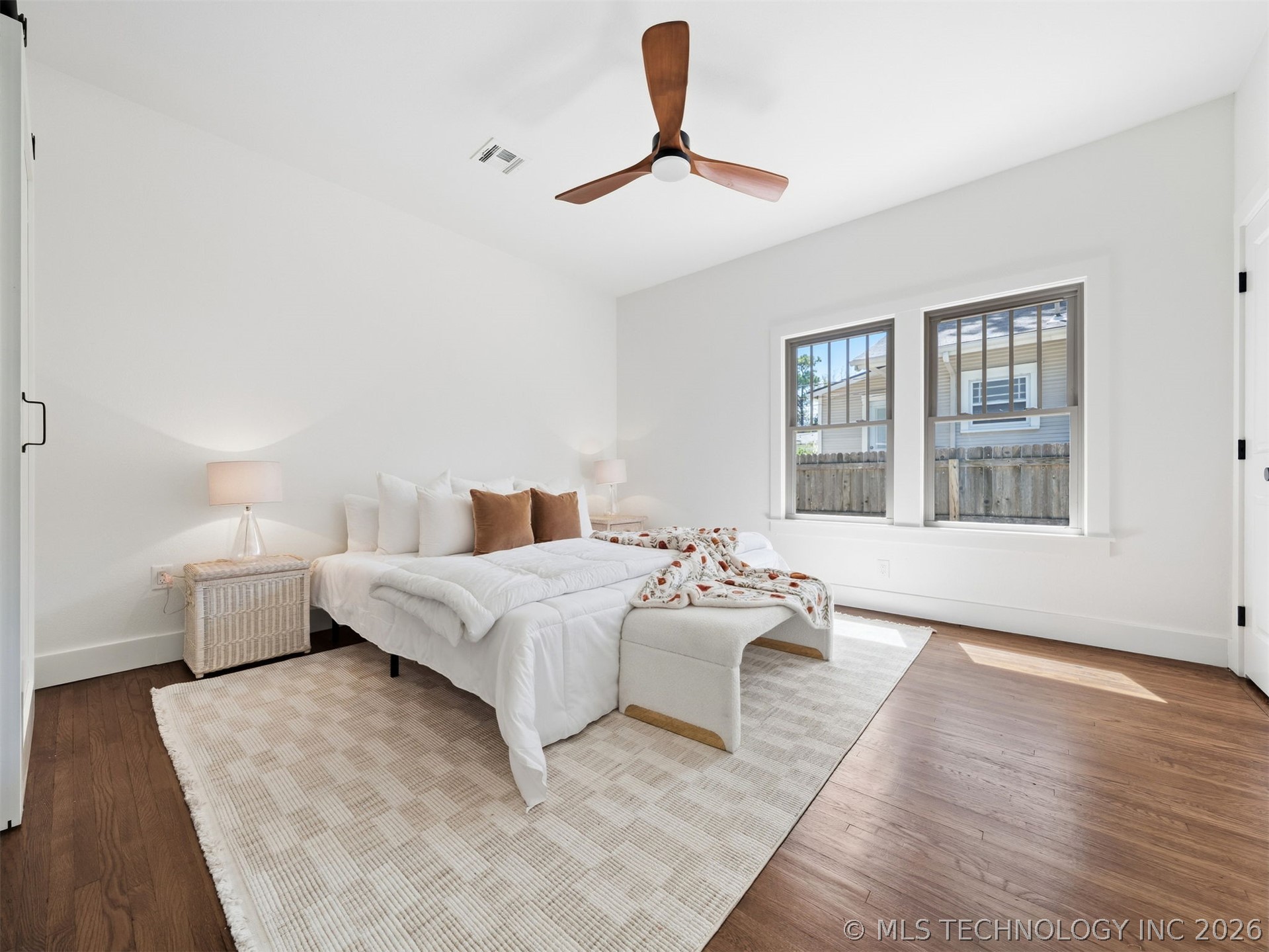 1123 S Newport Avenue Property Photo 24