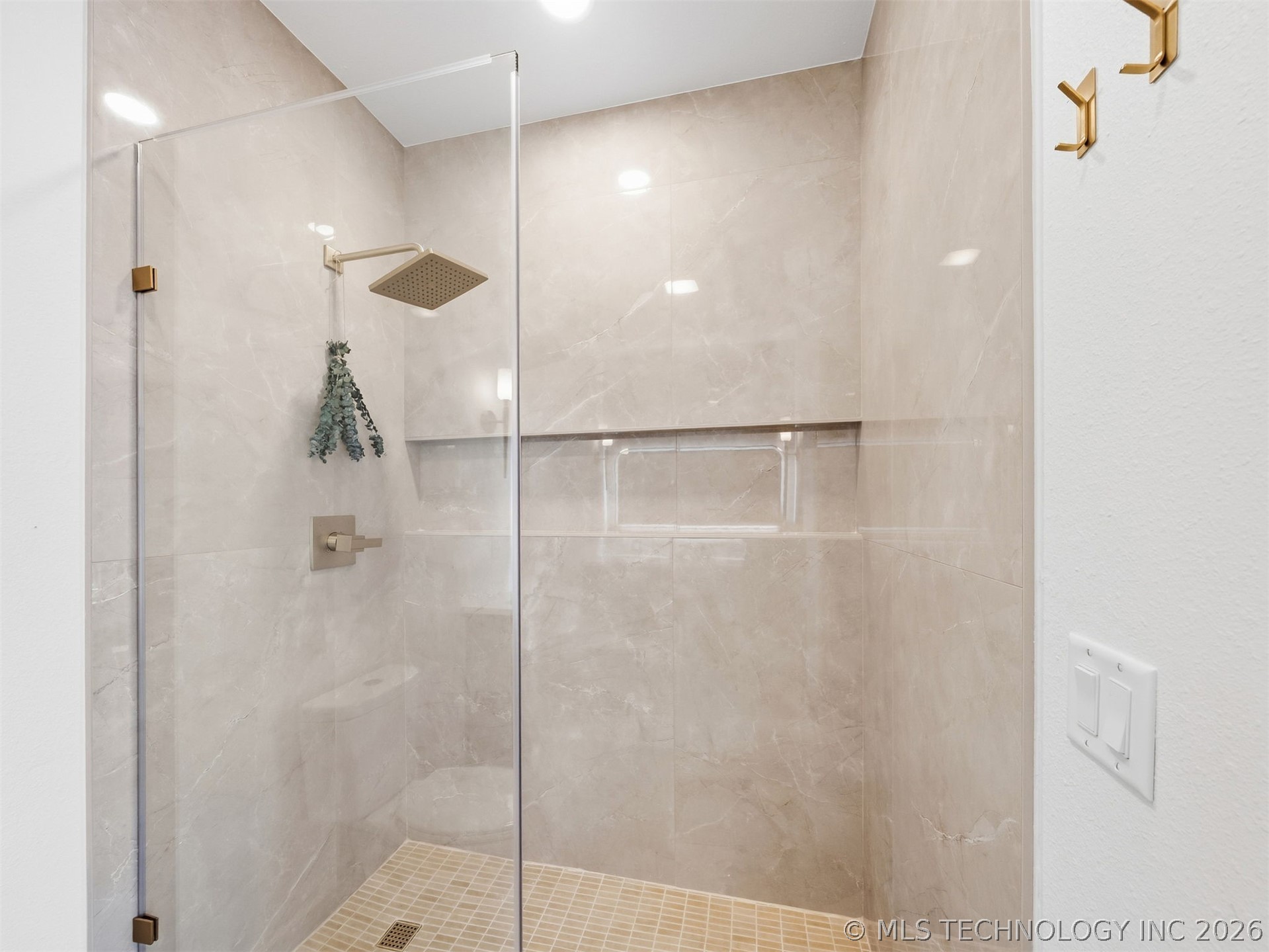 1123 S Newport Avenue Property Photo 27