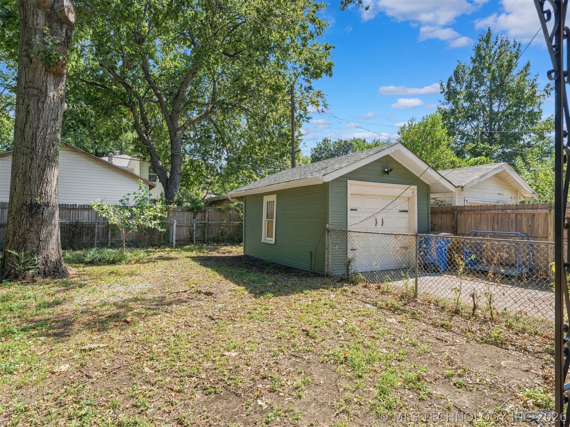 1123 S Newport Avenue Property Photo 32