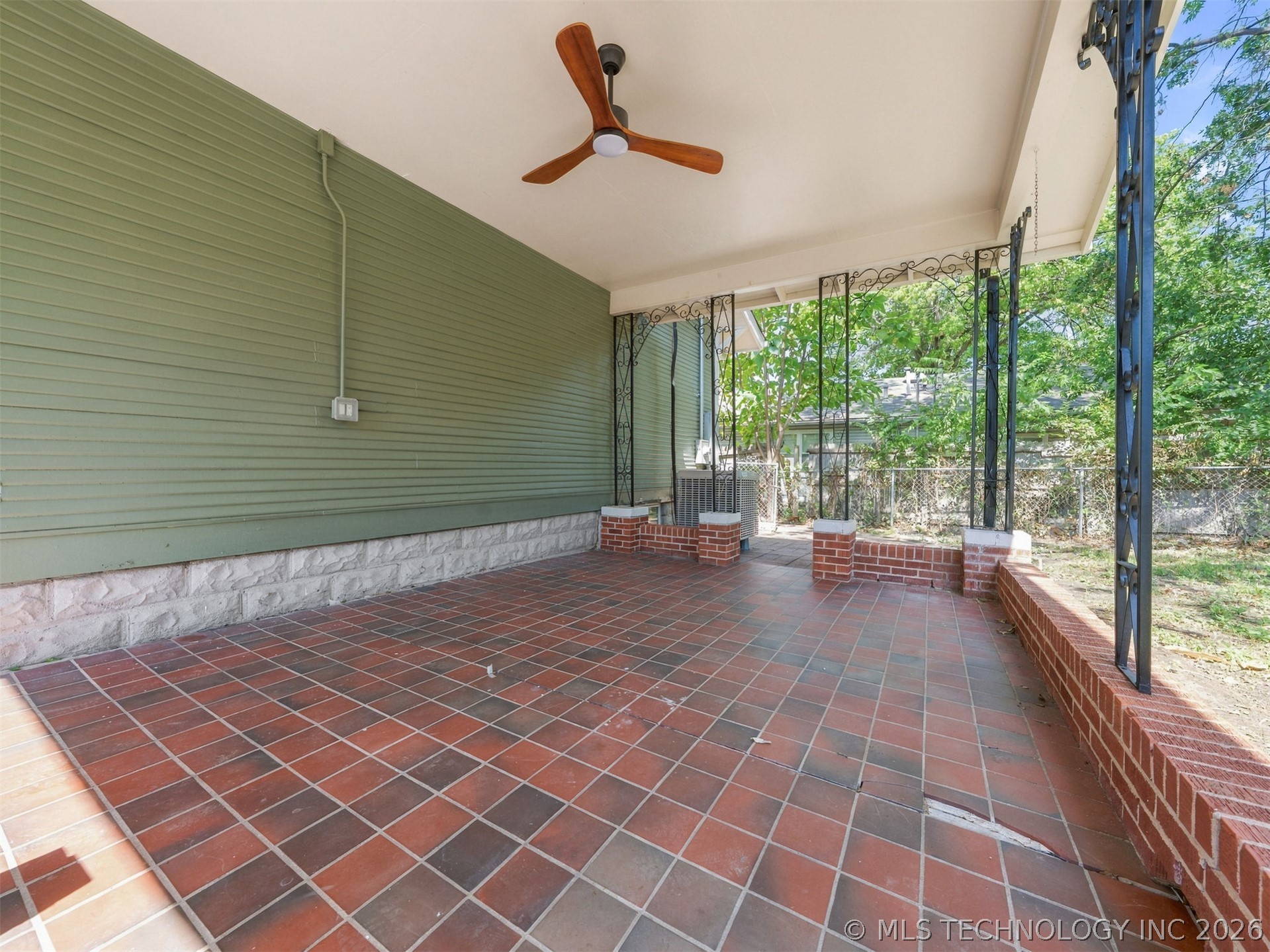 1123 S Newport Avenue Property Photo 35