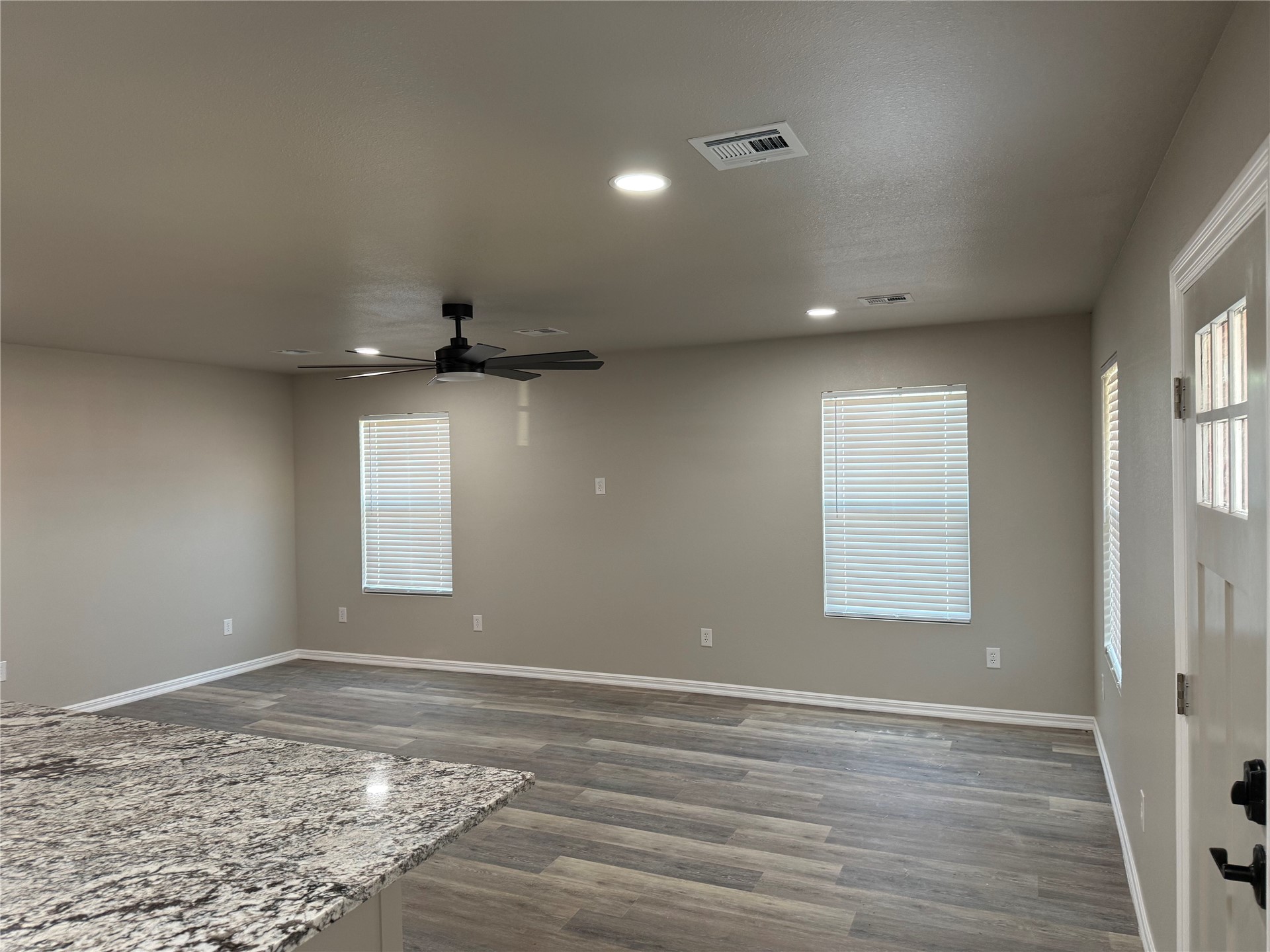 511 W Harrison Property Photo 3