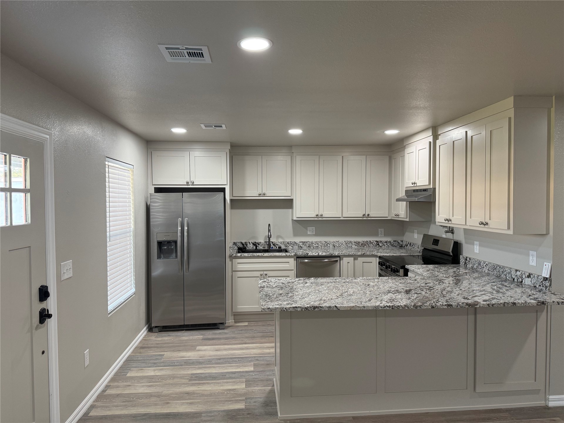 511 W Harrison Property Photo 4