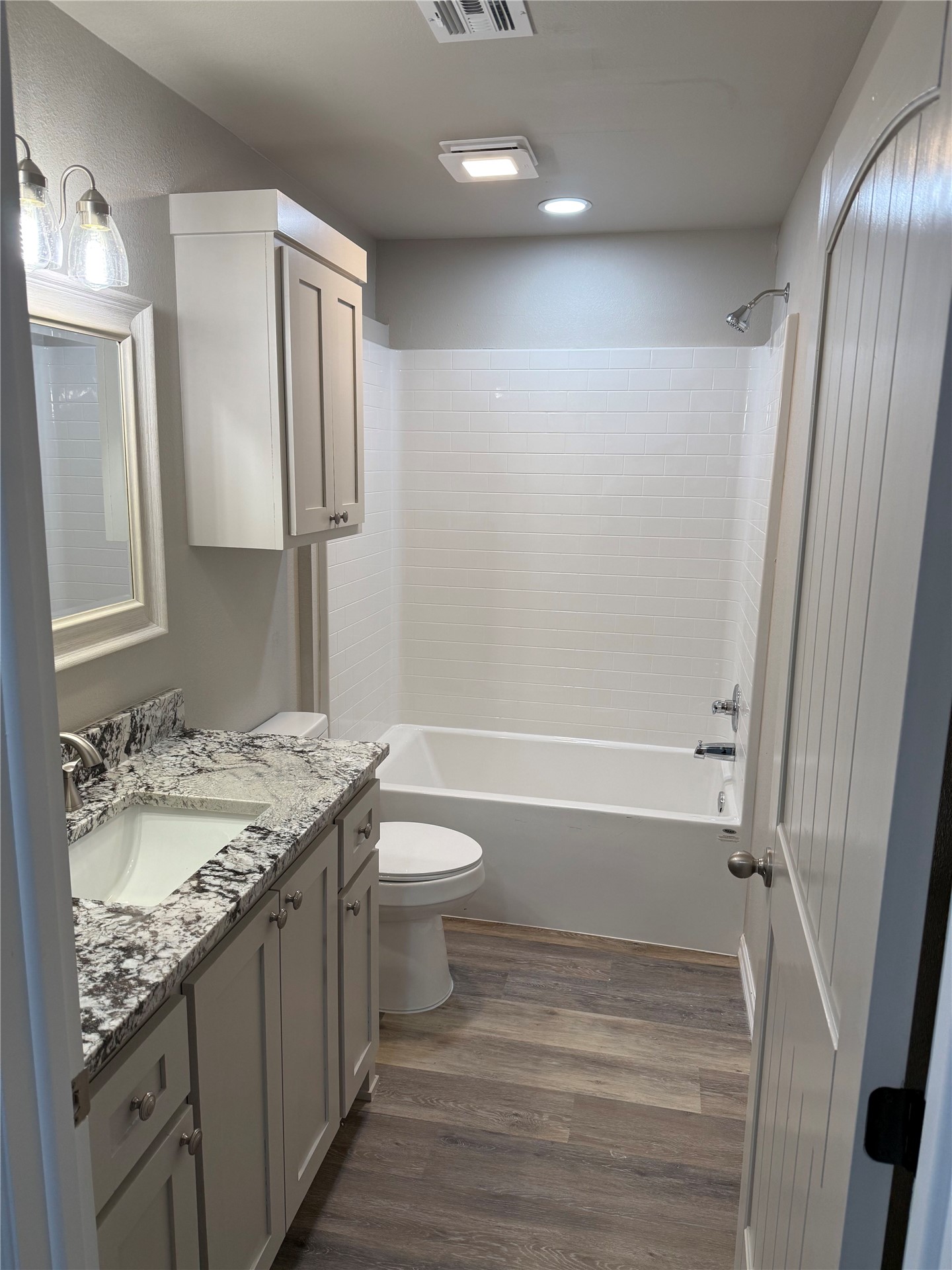 511 W Harrison Property Photo 6