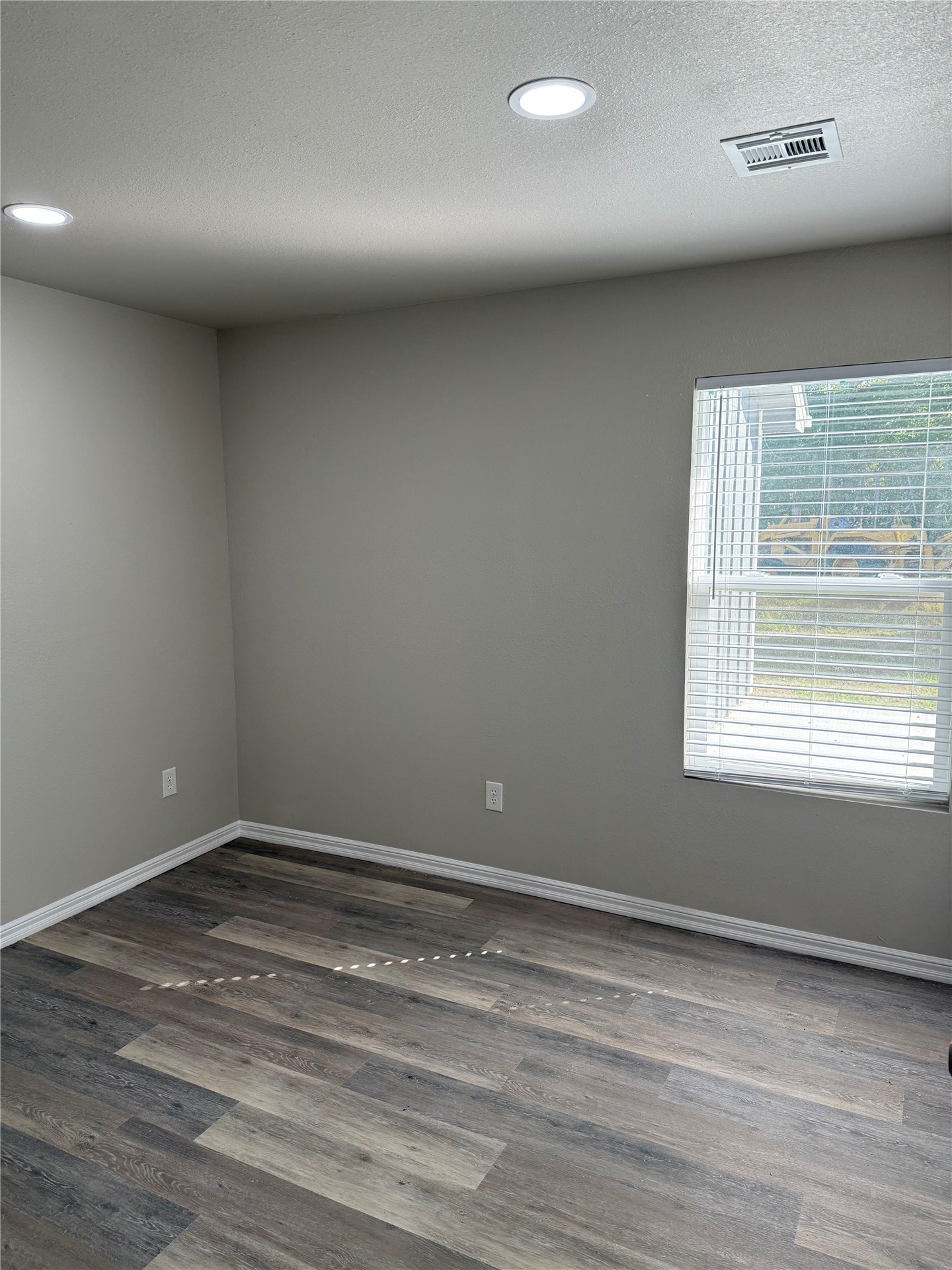 511 W Harrison Property Photo 10