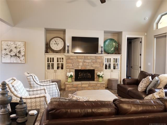 116651 S 4299 Loop Property Photo 15