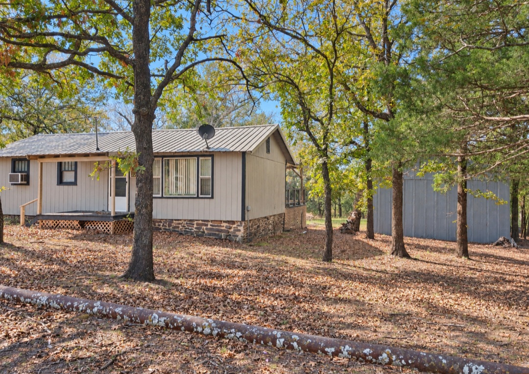 1397 Buds Point Property Photo 3