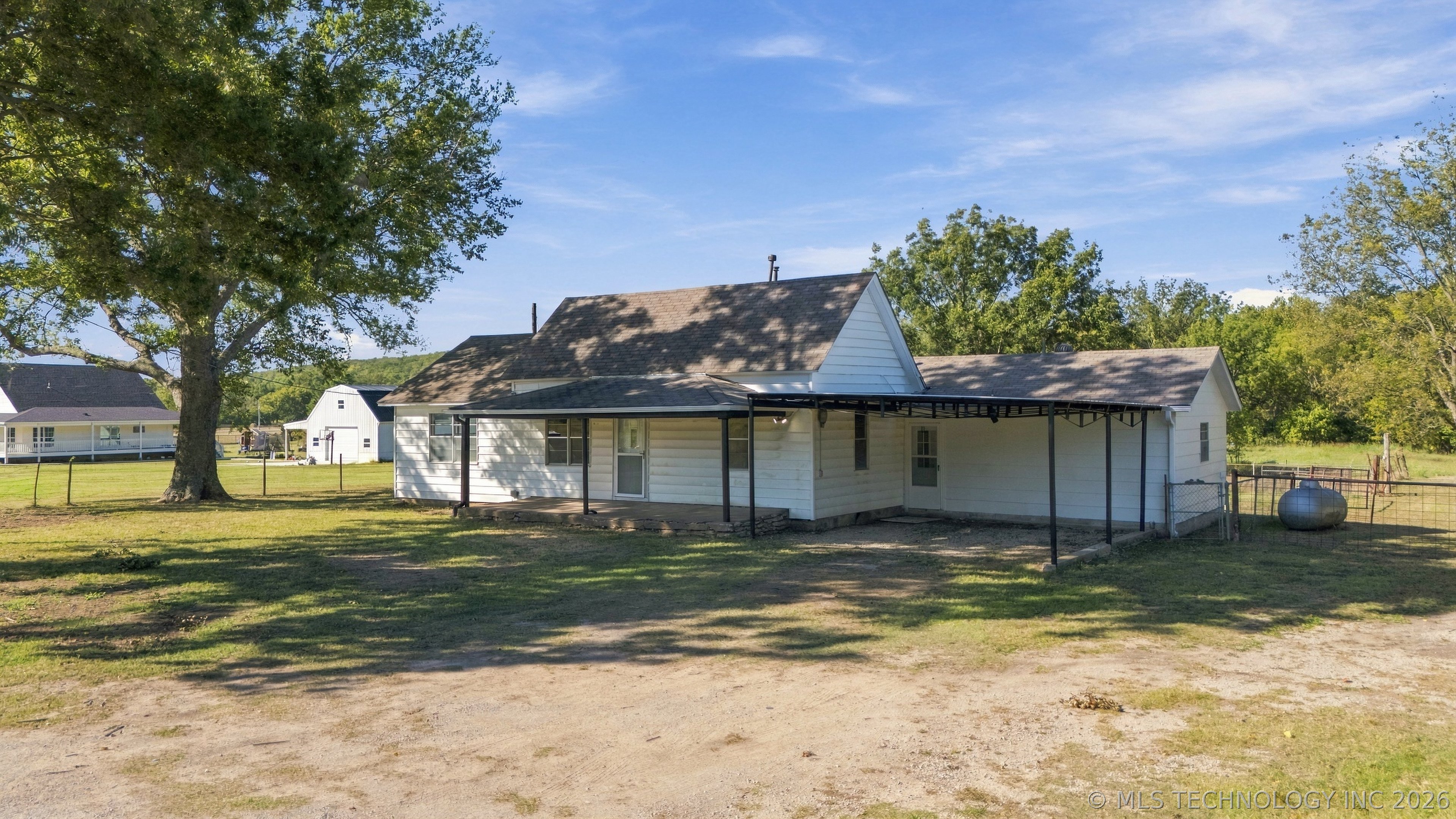 15746 N 68th West Avenue Property Photo 4