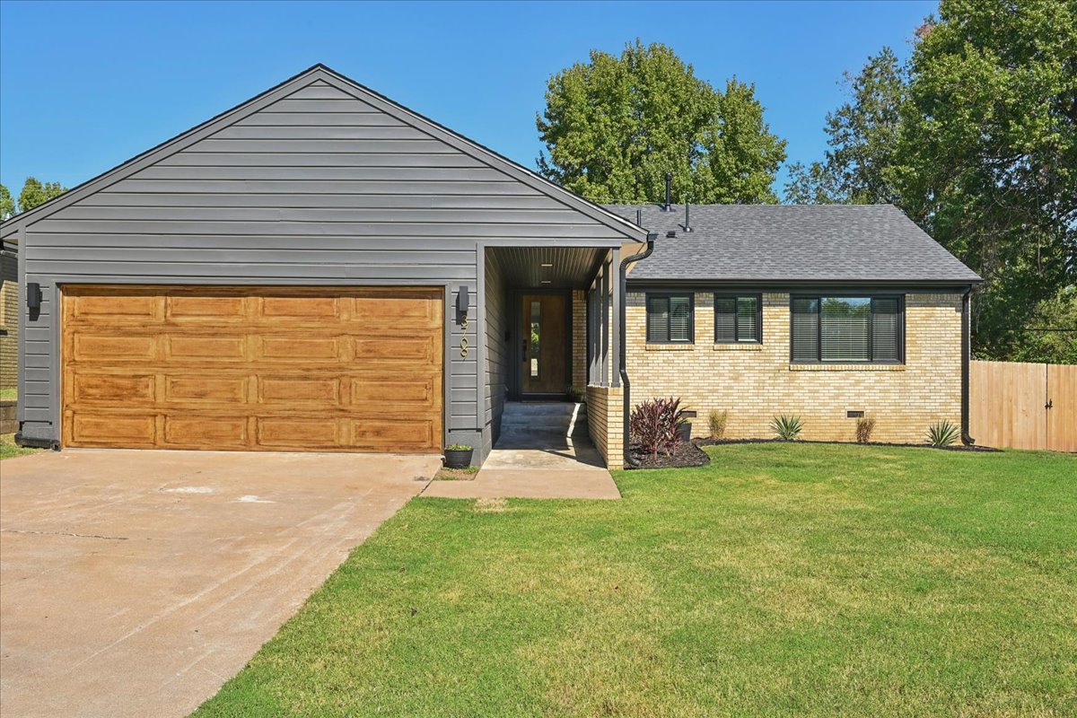 3709 E 40th Street Property Photo 1