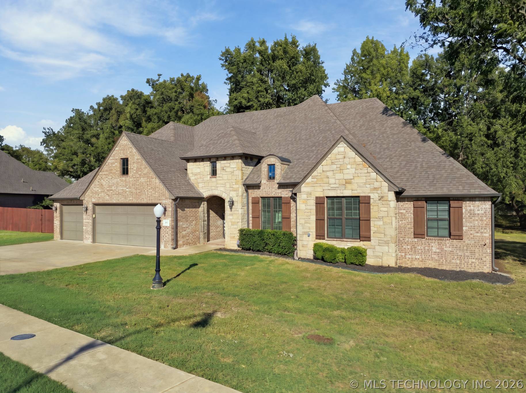 1500 Forest Hill Drive Property Photo 4
