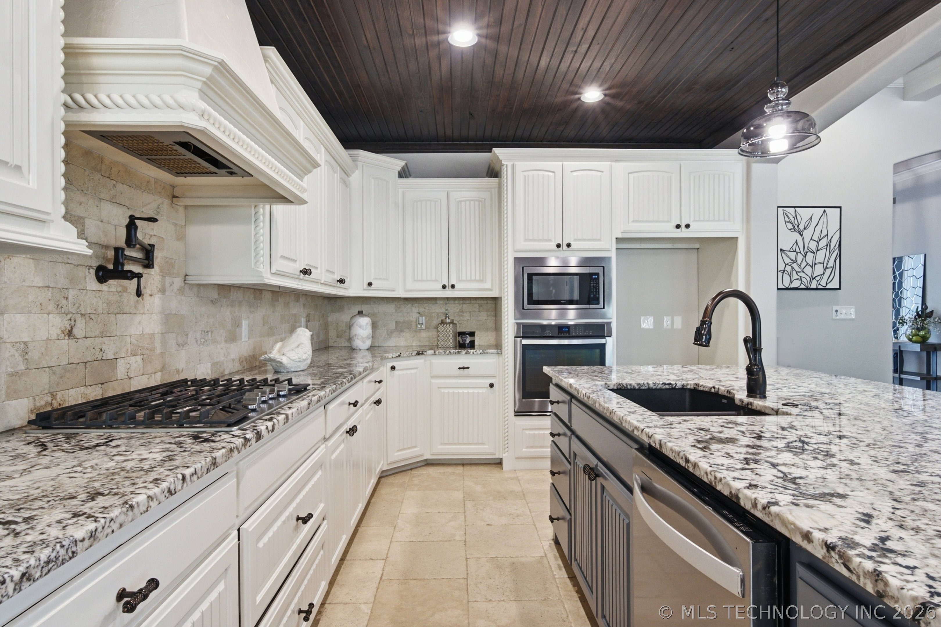1500 Forest Hill Drive Property Photo 12