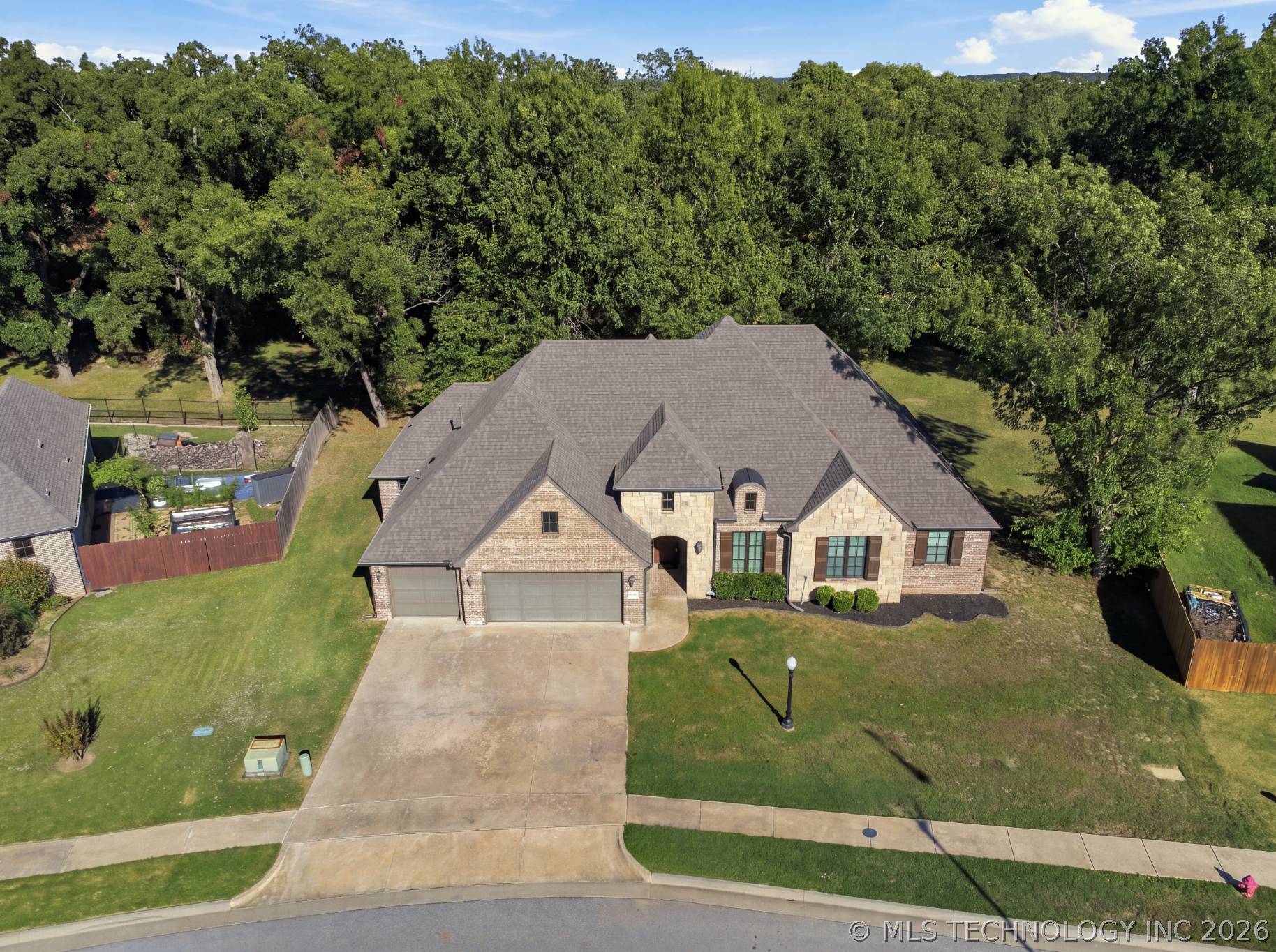 1500 Forest Hill Drive Property Photo 48