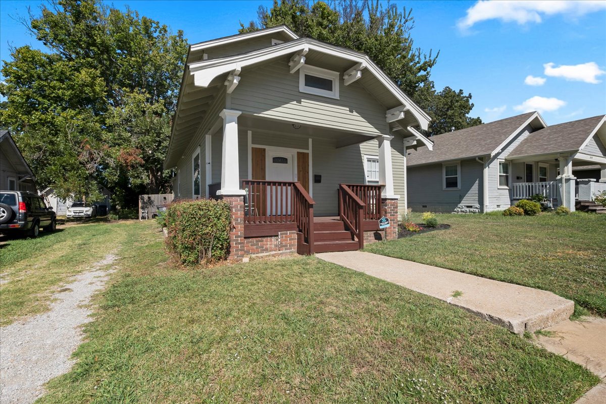 2629 E 8th Street Property Photo 5
