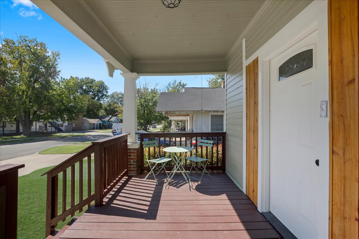 2629 E 8th Street Property Photo 6