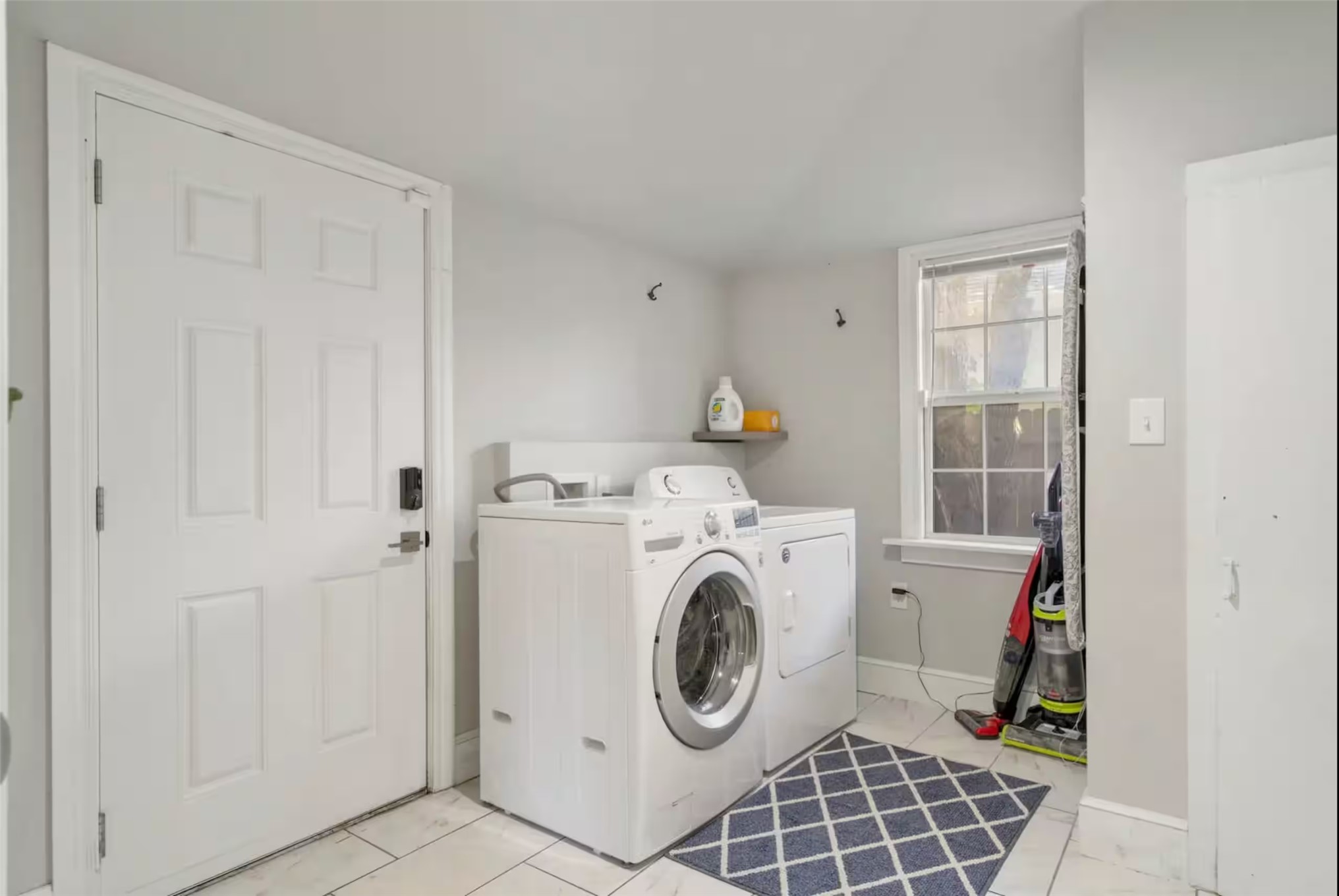 2629 E 8th Street Property Photo 21