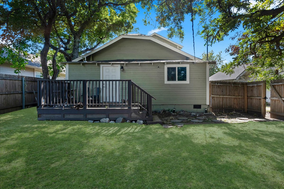 2629 E 8th Street Property Photo 30