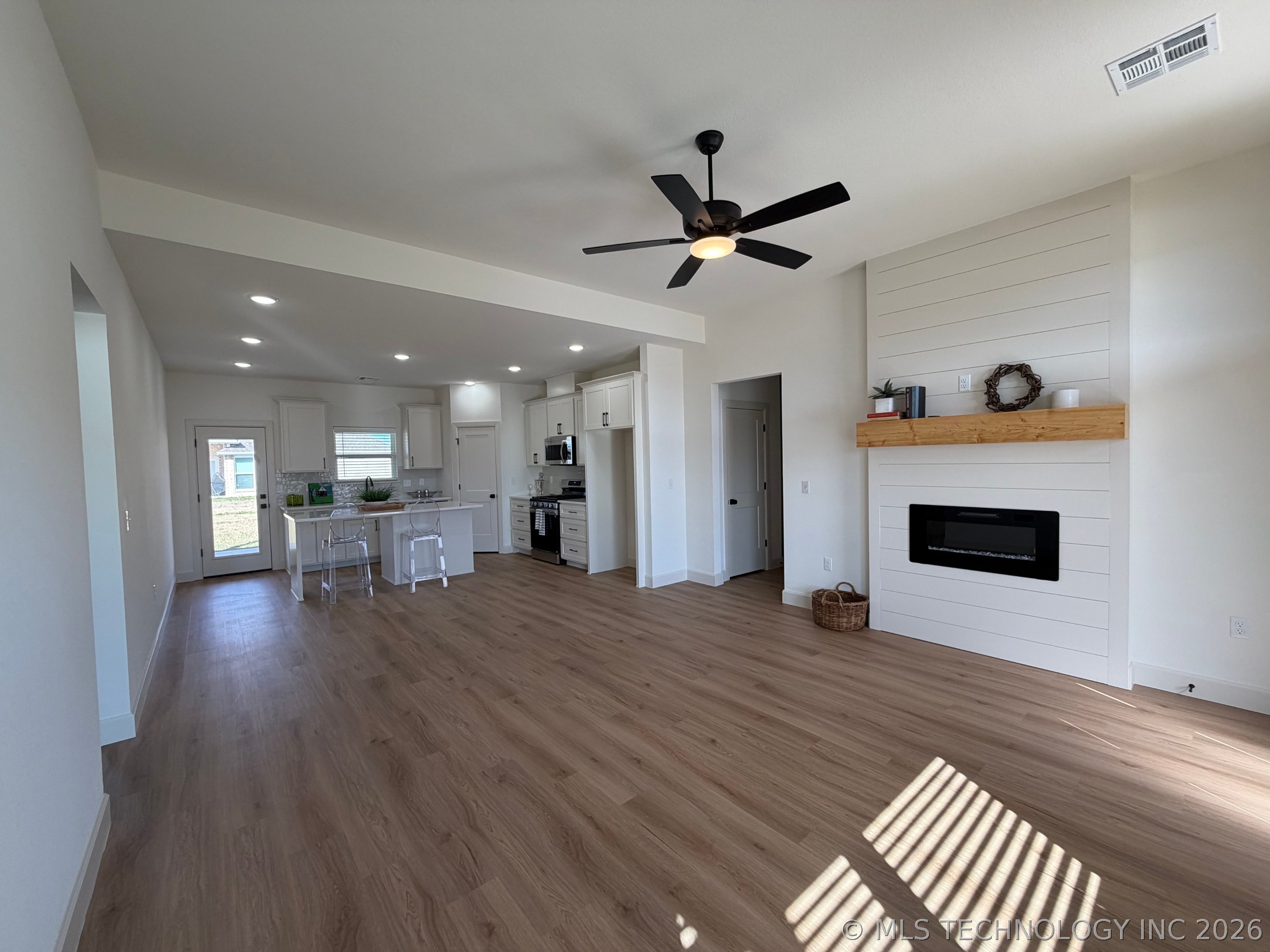 10866 S 279th East Avenue Property Photo 1