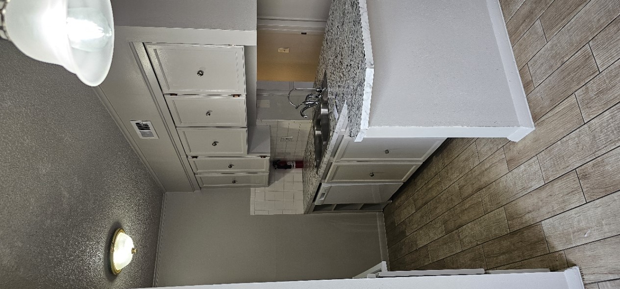 6724 S Lewis Avenue 1305 Property Photo 5