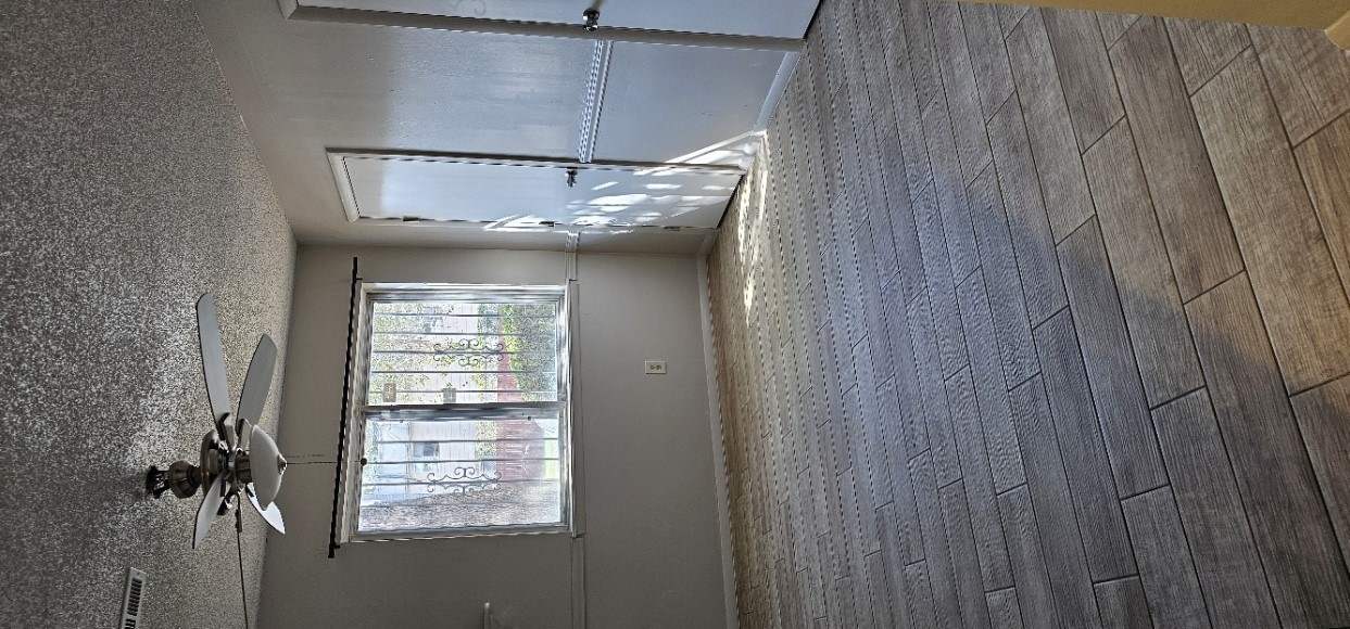 6724 S Lewis Avenue 1305 Property Photo 7