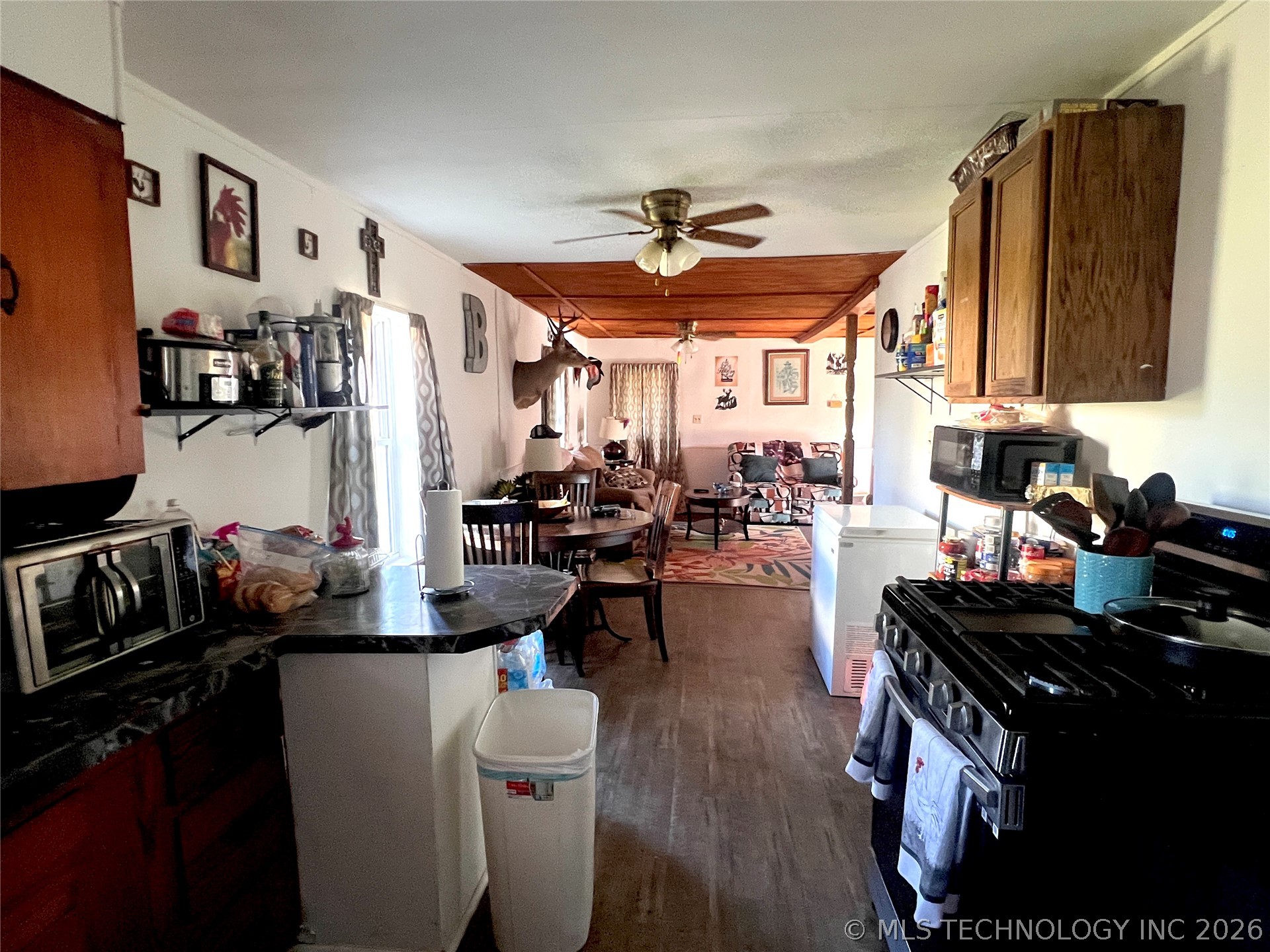 31 W 8th Street Property Photo 8