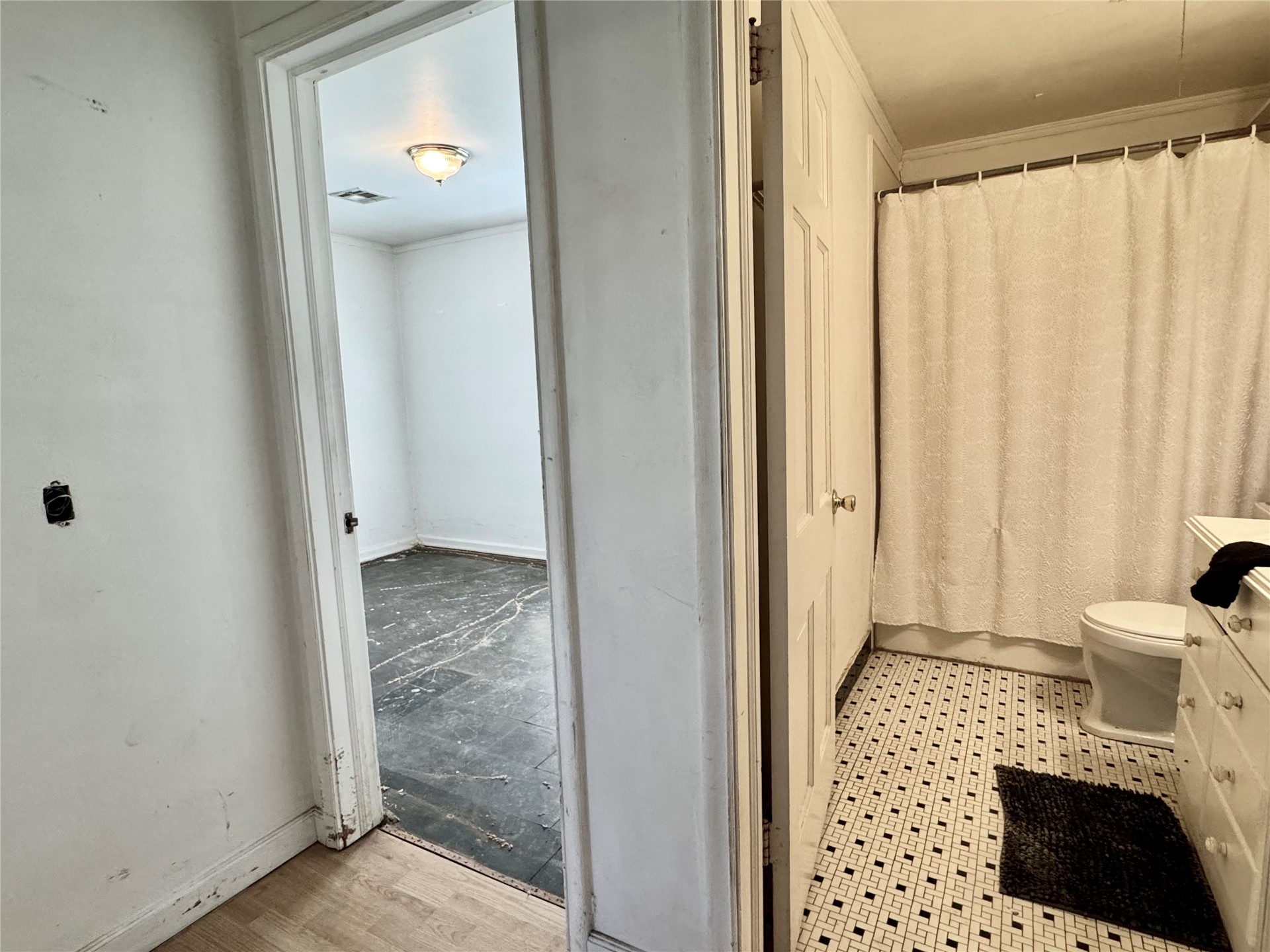 320 Park Property Photo 15