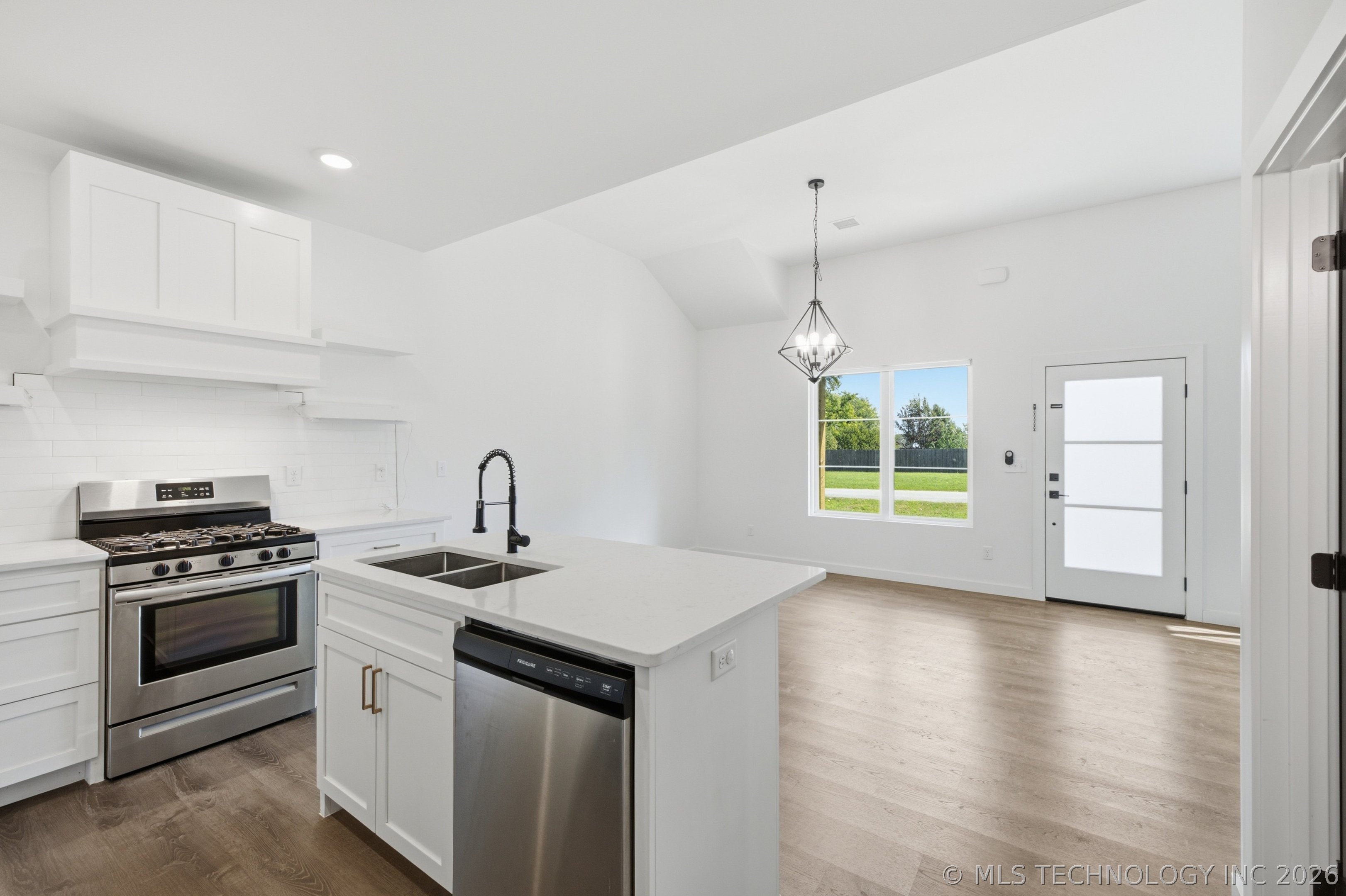 5928 S 100th East Avenue Property Photo 10
