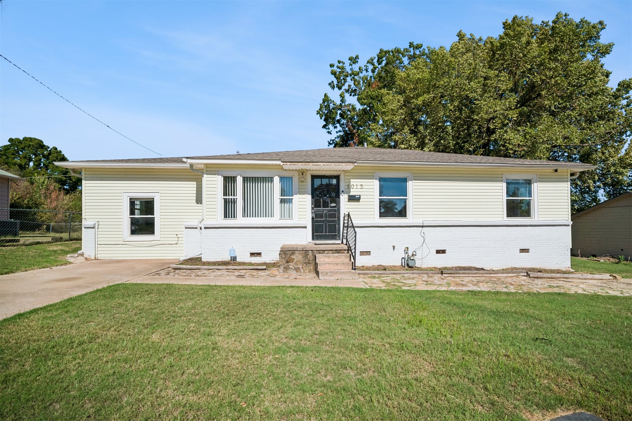 1015 Washington Avenue Property Photo 1