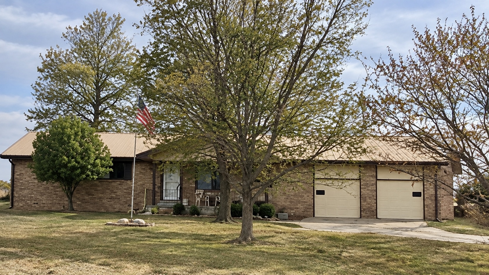 2551 E 390 Road Property Photo 1